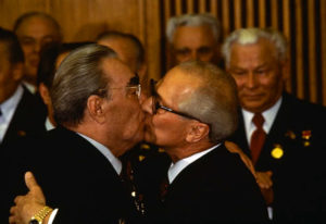 soviet-leader-leonid-brezhnev-and-east-german-president-erich-honecker-kissing-yellow-gold-datejust-june-1979