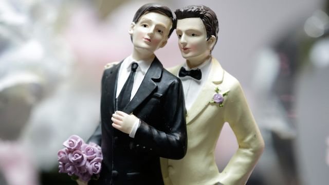 Eglise catholique : Le mariage pour tous, "voie ouverte à la polygamie", selon le diocèse de Dijon