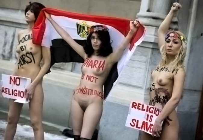 Aliaa Magda Elmahdy à nouveau nue contre le régime de Morsi