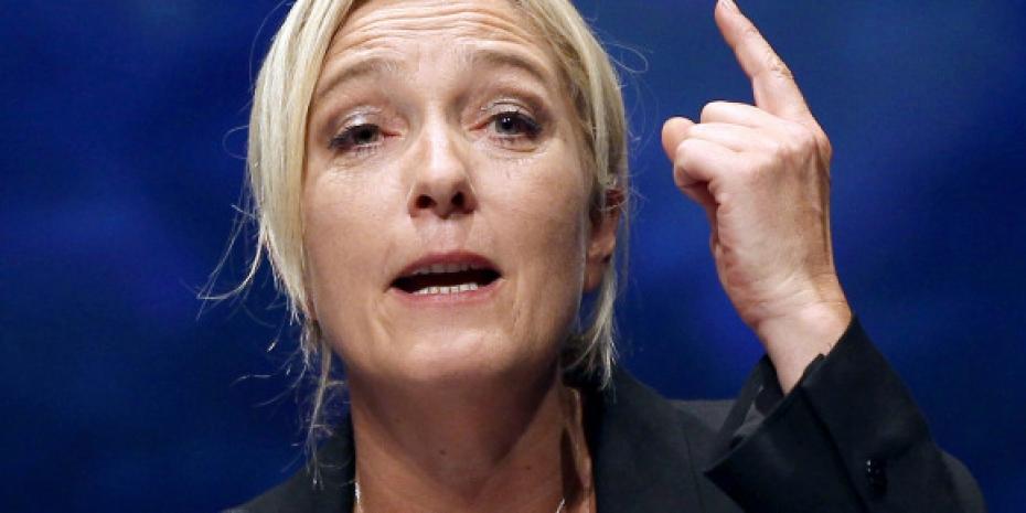 FN Marine Le Pen opposée à la garde alternée et à l'adoption pour les couples homos