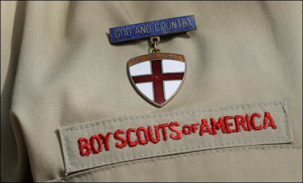 Etats-Unis Un scout homo peut-il dormir avec un hétéro?