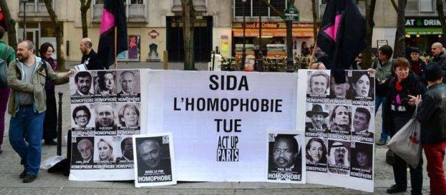 Après le « Mur des cons », Act up présente son « mur des homophobes » à Paris