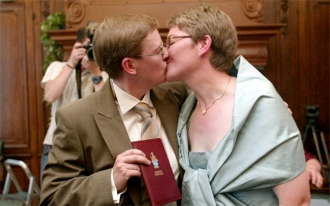 Mariage pour tous : Marion et Christel, les premières mariées belges