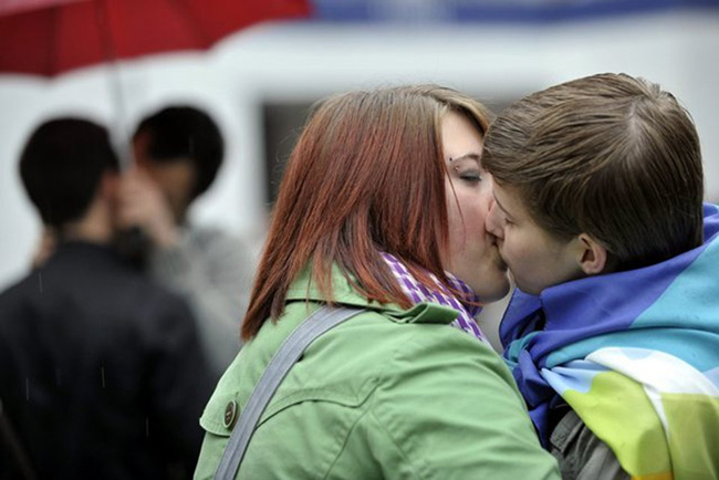 France : Des couples homos binationaux privés de mariage