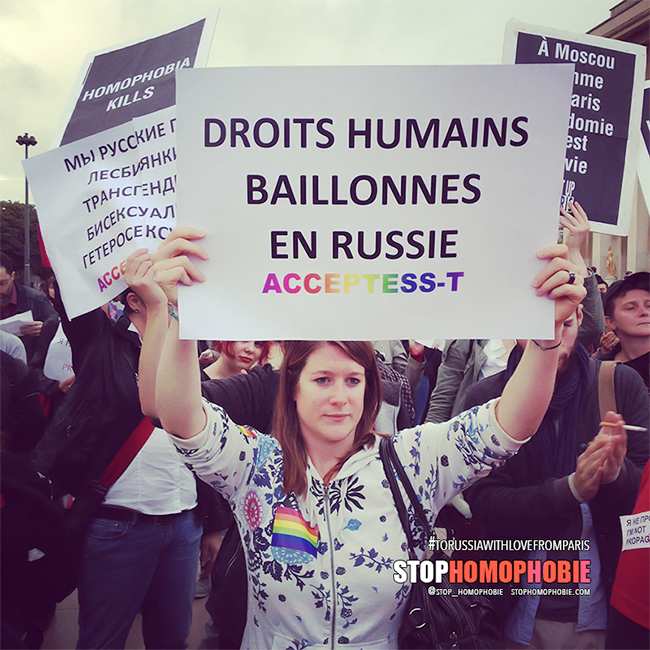 Vidéo : Rassemblement du 13 septembre contre l'#homophobie en #Russie - Place du Trocadéro