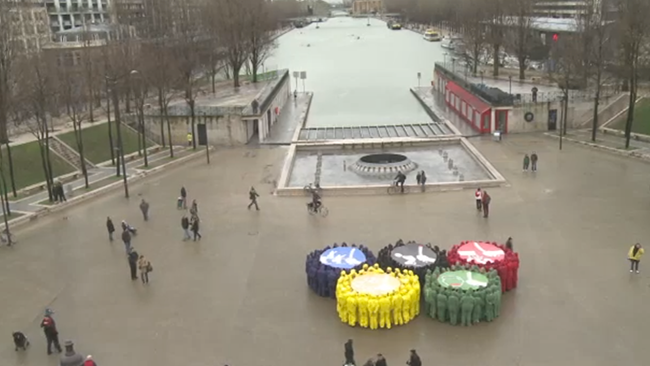#Vidéo JO et droits humains: action symbolique à Paris 