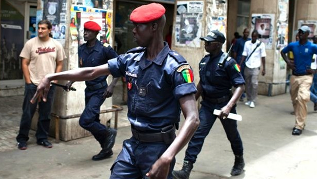 Rufisque (Sénégal) : Quatre "suspects" accusés de "traquer les homosexuels" interpellés par la police. 