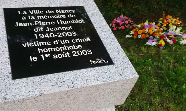 Nancy : La stèle en mémoire de Jean-Pierre Humblot et en solidarité avec toutes les victimes d'homophobie, de nouveau vandalisée