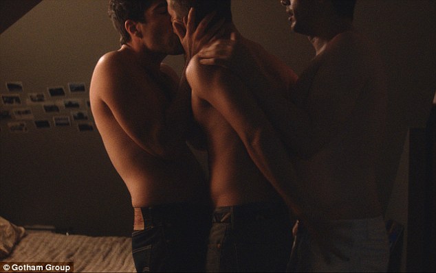 Échange physique intime et baiser langoureux entre James Franco et Zachary Quinto pour le biopic "I Am Michael"