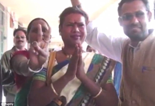 Vidéo. Pour la première fois en Inde, une femme transgenre est devenue maire