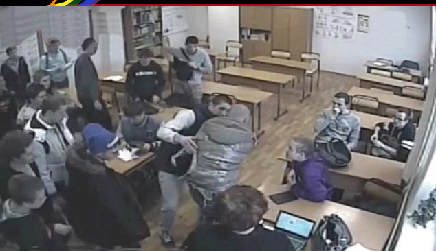 Moscou : Soupçonné d'homosexualité, un étudiant meurt étouffé dans les rires et l'indifférence