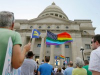 L'Indiana va amender sa loi sur la liberté religieuse jugée discriminatoire envers les LGBT