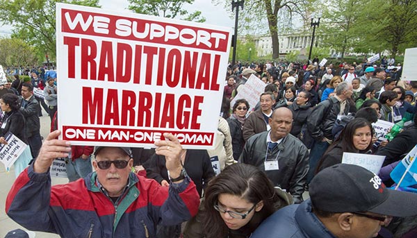 Washington : Une manifestation contre l'égalité des droits du mariage, avant la décision de la Cour Suprême