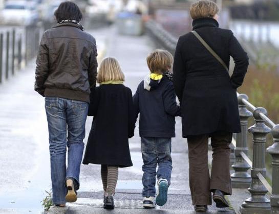 Enfants nés de GPA : le tribunal de Nantes ordonne leur inscription à l'état-civil
