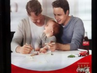 «Privilégions le bonheur à la tradition» : La nouvelle campagne Coca-Cola pour célébrer la diversité