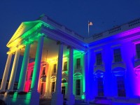 Légalisation du mariage pour tous aux États-Unis : les monuments se parent des couleurs arc-en-ciel