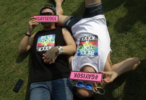 Des milliers de personnes à la Gay Pride de Séoul, sous les huées d'associations chrétiennes
