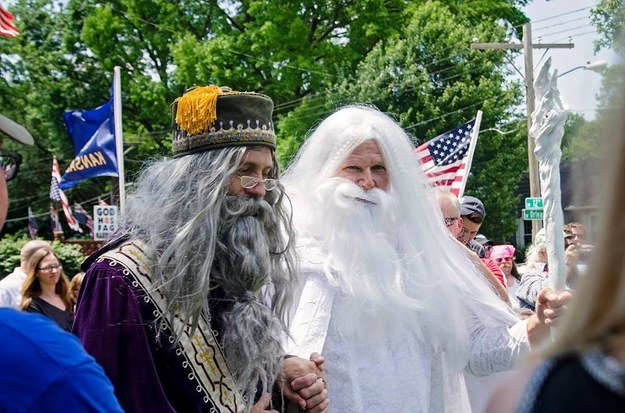 Magie de l'amour : Gandalf et Dumbledore se sont mariés à l'« Equality House » de Topeka au Kansas