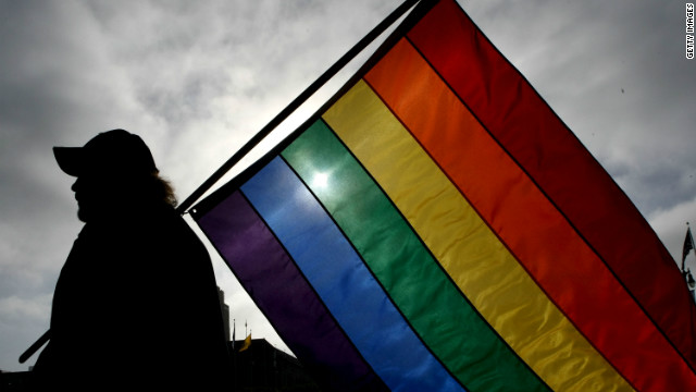 Selon l'écrivain et essayiste Christian Combaz, l'homosexualité ne saurait être réduite à une communauté