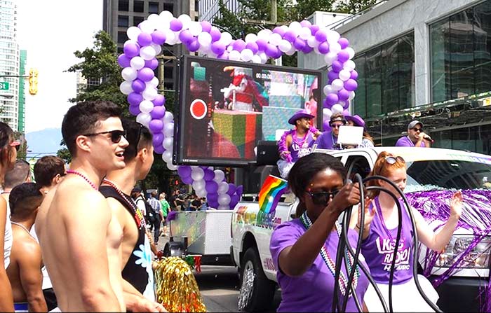 Vancouver : Plus de 650 000 personnes pour le 37e défilé des « Fiertés LGBT »