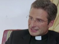 Après son coming out, Mgr Krzysztof Charamsa se confie :  Pas de lobby gay au Vatican
