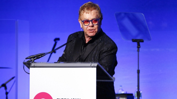 Lutte contre le Sida : « la stigmatisation de l'homosexualité favorise la propagation du virus », souligne Elton John
