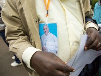 Enquête : Les enjeux de la visite du pape pour la communauté LGBT en Afrique