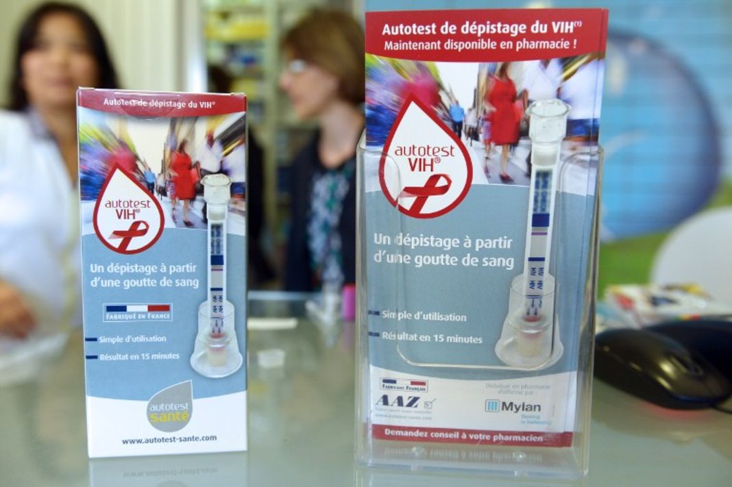 Plusieurs dizaines de milliers d'autotests VIH vendus depuis deux mois dans les pharmacies françaises