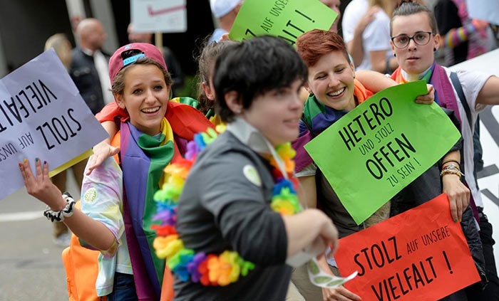 Egalité des droits : Pas de dépénalisation du mariage sur le dos des personnes LGBTI en Suisse