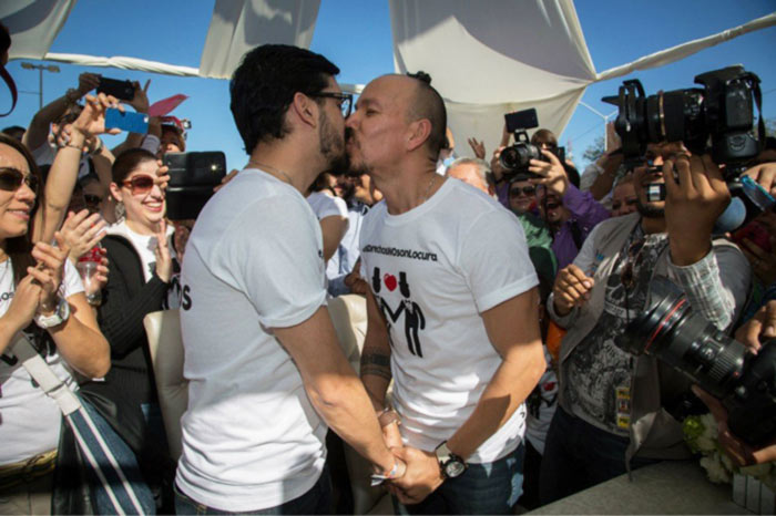 Les couples homosexuels peuvent désormais se marier dans l'Etat du Jalisco au Mexique, sans passer par un juge