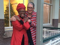 La révérende Mpho Tutu, fille de Mgr Desmond Tutu, archevêque émérite sud-africain, a épousé sa compagne