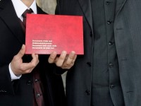 Suisse : Le Conseil national débat d'une naturalisation facilitée pour les couples de même sexe