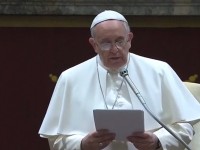 « Exhortation apostolique » : le pape modernise la vision des unions... Tant qu'elles restent hétérosexuelles (VIDEO)