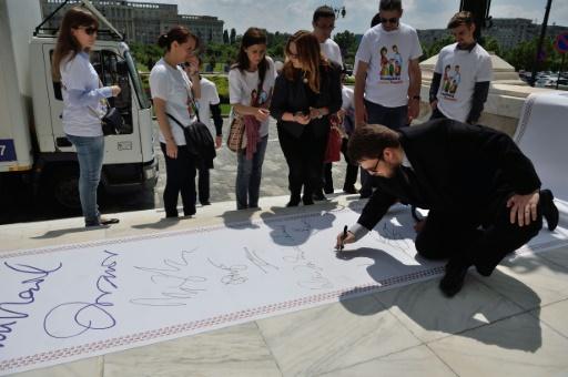 Roumanie : « 3 millions de signatures » et une proposition d'amendement constitutionnel contre le « mariage gay »