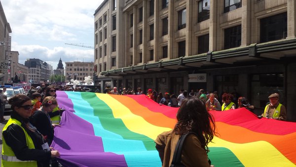 Témoignages : Bruxelles vibre aux couleurs de la Pride mais l'homophobie continue de sévir en Belgique (PHOTOS/VIDEOS)