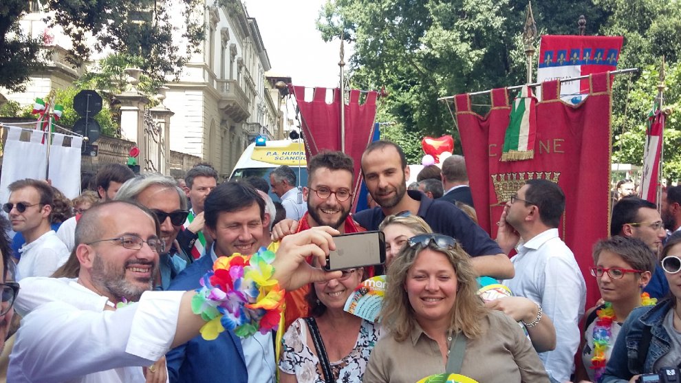 Marches des fiertés : des milliers de personnes défilent en Italie malgré le traumatisme d'Orlando