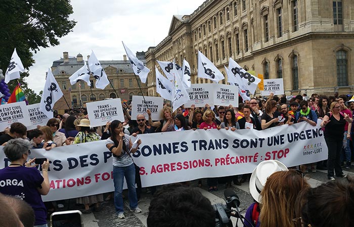 Marche de fiertés 2016 : Des milliers de participants à Paris, pour une édition sous haute surveillance (Reportage VIDEO)