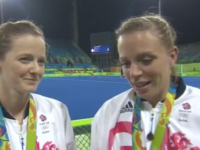 JO : Les hockeyeuses Kate et Helen Richardson-Walsh, premier couple marié de même sexe « médaillé d'Or » à Rio (VIDEO)