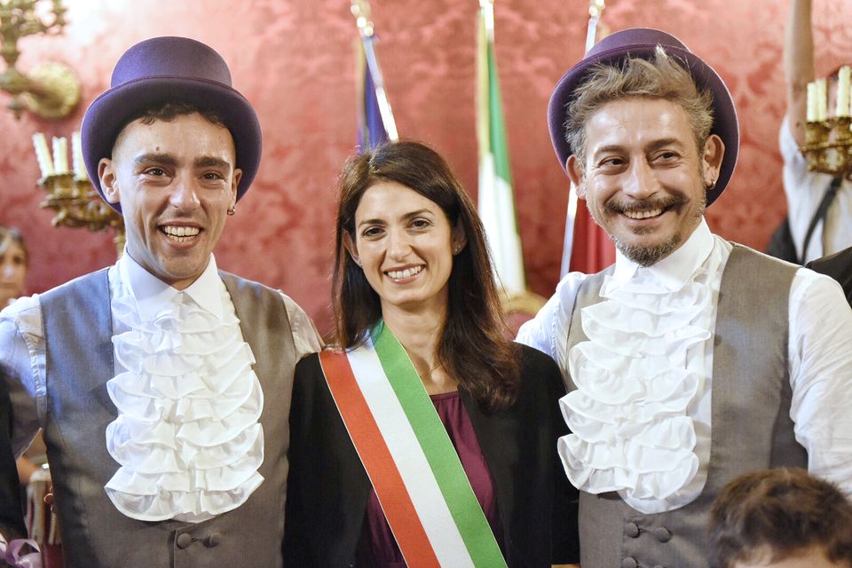 Rome célèbre sa « première union civile de même sexe » depuis l’adoption de la loi (VIDEO)