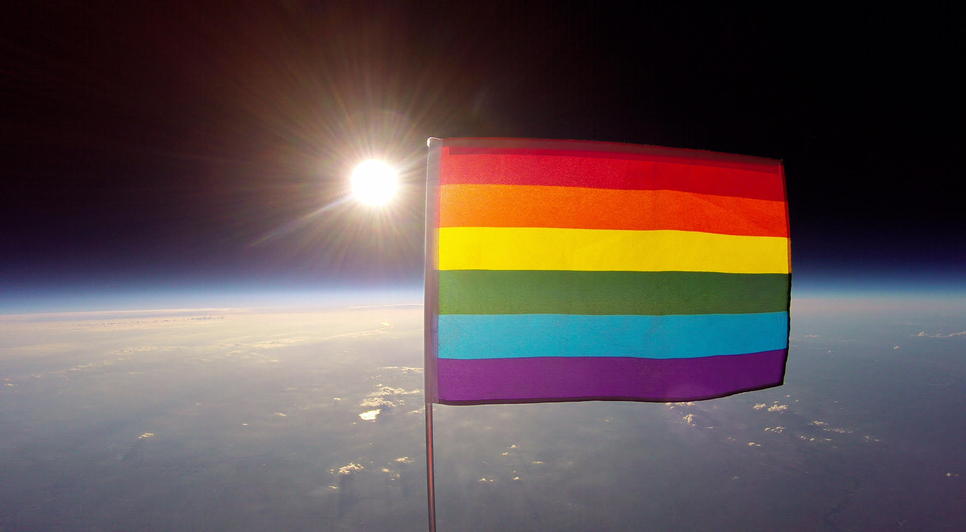 Un drapeau arc-en-ciel dans l'espace pour « promouvoir les libertés fondamentales qui élèvent l'humanité » (VIDEOS)