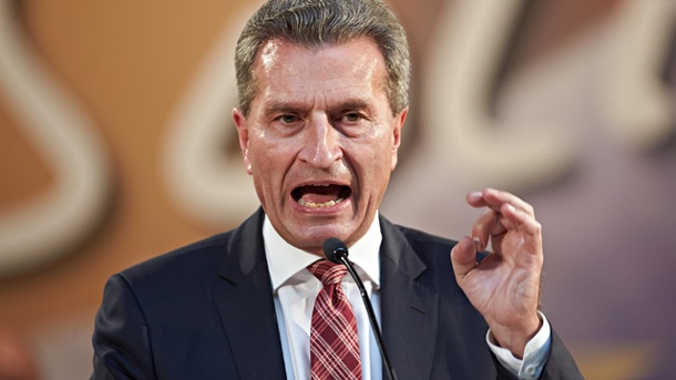 Allemagne : Tollé après les propos « racistes et homophobes » du commissaire européen Günther Oettinger (VIDEO)