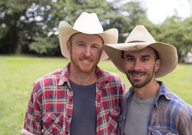 En couple depuis six ans, deux cowboys australiens font campagne pour le « mariage gay » (VIDEOS)