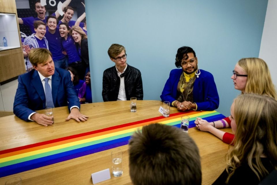 Pays-Bas : Le roi Willem-Alexander rend visite, pour la première fois, à la communauté gay