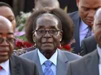 Au Zimbabwe, Robert Mugabe promet la libération d'un couple gay emprisonné, « quand l'un sera enceinte de l'autre ! »