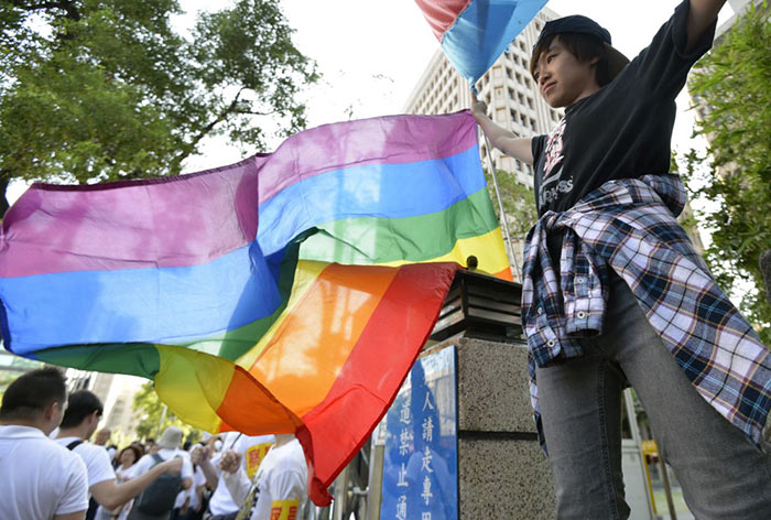 La Cour constitutionnelle taïwanaise saisie de la question du mariage entre personnes de même sexe