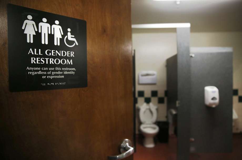 La Cour suprême refuse de se pencher sur la « bataille des toilettes » et renvoie l'affaire en appel
