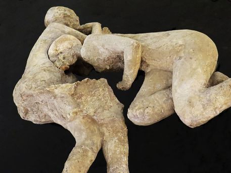 Enlacés depuis deux millénaires, les célèbres « amants de Pompéi » était un couple d'hommes, révèle leur ADN