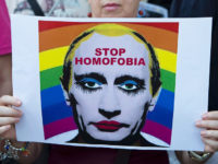 Propagande anti-gay : Poutine bannit les portraits suggérant sa « prétendue orientation sexuelle non-conforme »