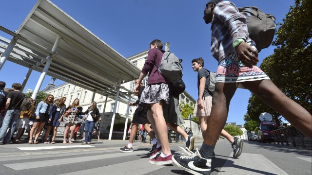 « Journée de la Jupe » dans tous les lycées français pour dénoncer les inégalités hommes-femmes (VIDEO)
