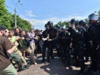 2.500 participants à la Pride de Kiev, protégés par plus de 5.000 policiers et membres de la Garde nationale (VIDEO)